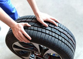 how to change a car tire