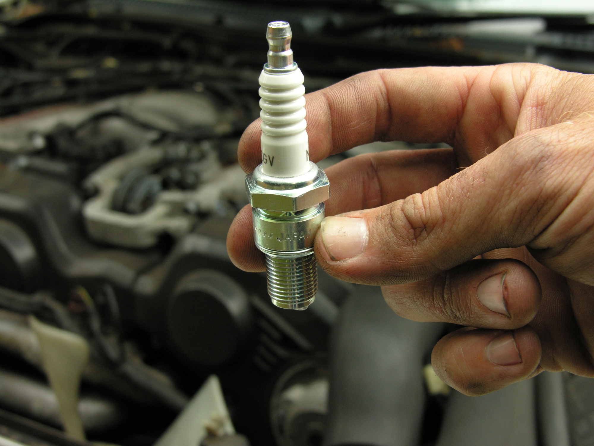 Beginner's Guide On How To Change Spark Plugs By Yourself - Car Repair ...